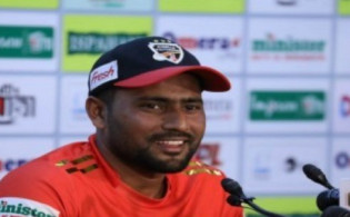 ফাইনালে মাঠে নামার আগে মাশরাফিদের নিয়ে অদ্ভুত মন্তব্য করলেন ইমরুল