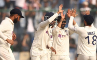 অজিদের হারিয়ে নতুন এক বিশ্ব রেকর্ড করলেন জাদেজা