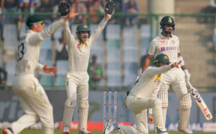 জাদেজার বোলিং ঘূর্ণিতে অল-আউট অস্ট্রেলিয়া, জয়ের জন্য ভারতের সামনে যত রানের লক্ষ