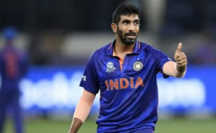 ভারতের হয়ে নয়, যে দলের হয়ে ২২ গজে ফিরবেন বুমরাহ
