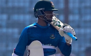 সকালে দেশে, দুপুরেই মাঠে সাকিব