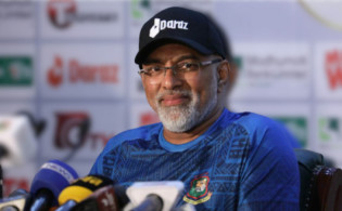 সাকিব ও তামিমের বিষয় নিয়ে সংবাদ সম্মেলনে যা বললেন হাথুরুসিংহে