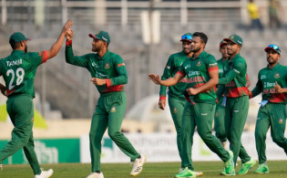 আবারও উইকেট তুলে নিল বাংলাদেশ, দেখুন সর্বশেষ স্কোর