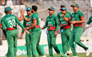 বাঁচা মরার ম্যাচে বাংলাদেশের সামনে বিশাল রানের লক্ষ্য দিল ইংল্যান্ড