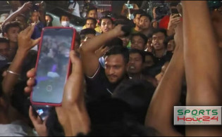 ব্রেকিং নিউজঃ ভক্তকে ক্যাপ দিয়ে সাকিবের আঘাত
