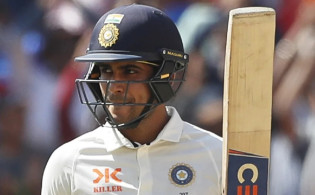 খেলার সময় শুভমন ও পুজারা বিতর্কে জড়ালেন