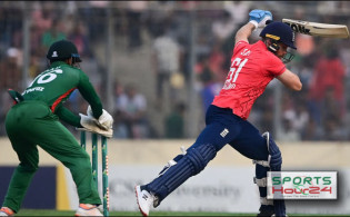 ১০ ওভার শেষে দেখে নিন সর্বশেষ স্কোর