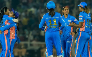 শীর্ষ স্থান ধরে রাখতে যে দল নিয়ে মাঠে নামছে মুম্বই ইন্ডিয়ান্স