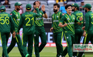 পাকিস্তানের হেডকোচ বদলানোর একদিন পরেই বোলিং কোচের নাম ঘোষণা