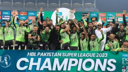 লাহোর কালান্দার্সের খেলোয়াড়রা জমি-আইফোন উপহার পেল