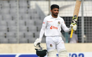 ২৬ ইনিংস পর মুমিনুলের এমন রেকর্ড