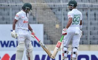 দিনের শুরুতে শান্তের ব্যাটিং ঝড় , ৪০০ ছাড়াল বাংলাদেশ