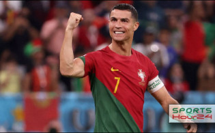 ফুটবল বিশ্বে প্রথম ফুটবলার হিসেবে যে রেকর্ডের সামনে রোনালদো