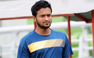 যে চার ব্যক্তিকে ফেসবুকে ফলো করেন সাকিব