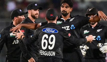আজও ৫০ ওভার তো শেষ করতে পারল না বরং বিশাল ব্যবধানে হারলো বাংলাদেশ