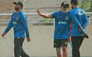 আবারও তামিম-সাকিব দ্বন্দের গন্ধ হঠাৎ করেই রাত ১১ টায় পাপনের বাসায় মিটিং