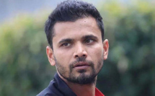 বেরিয়ে এলো আসল খবর, পাপনের ডাকে যে কারণে বিসিবিতে গিয়েছিলেন মাশরাফি