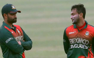 এবার সাকিব-তামিমের বিষয়ে মুখ খুললেন হার্শা ভোগলে