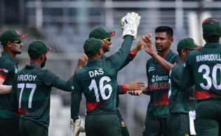 ৪২ ওভার শেষে দেখুন বাংলাদেশ-শ্রীলঙ্কা ম্যাচের সর্বশেষ স্কোর