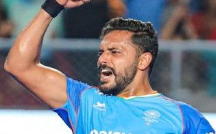 পাকিস্তানকে গোল দিয়ে নতুন রেকর্ড গড়লেন ভারত