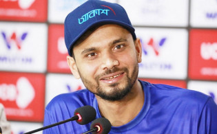 সমর্থকদের ‘বাড়াবাড়িতে’ বিরক্ত মাশরাফি