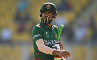 শুরতেই শান্ত-লিটোনের চরম ব্যর্থতায় বিপর্যয়ে বাংলাদেশ, দেখুন সর্বশেষ স্কোর
