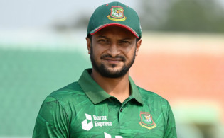 হঠাৎ ফেসবুকে সাকিবের রহস্যময় স্ট্যাটাস