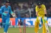 এক ওভারে জোড়া উইকেট শিকার

