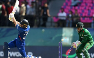অলঅউটের পথে ইংল্যান্ড, দেখুন সর্বশেষ স্কোর