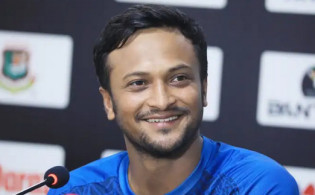 ইংল্যান্ডের বিপক্ষে ম্যাচ হেরে সরাসরি যাদের দায়ী করলেন সাকিব আল হাসান