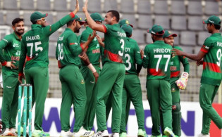 সাবেক অলরাউন্ডরকে বাদ দেওয়ায় বিস্মিত বাংলাদেশ কোচ