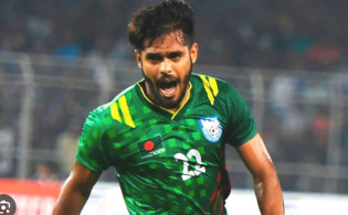 সাদের গোলে বাচলো বাংলাদেশ