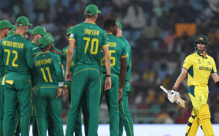 অস্ট্রেলিয়াকে বাংলাদেশের কাতারে ফেলল দক্ষিণ আফ্রিকা