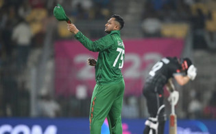 সাকিবের বোলিং তাণ্ডবে উইকেট হারলো নিউজিল্যান্ড, দেখুন সর্বশেষ স্কোর