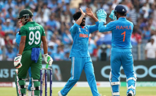 ২৫ ওভার শেষে দেখে নিন বাংলাদেশের সর্বশেষ স্কোর