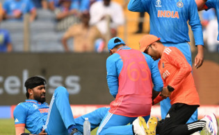 এই মাত্র পাওয়াঃ মাঠে থেকে সরাসরি হাসপাতালে হার্দিক