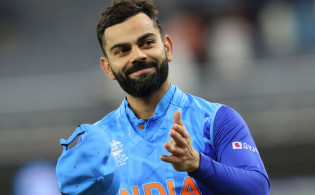 অবাক ক্রিকেট বিশ্বঃ চুরি করেছেন বলে দুঃখিত কোহলি