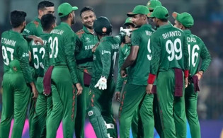 প্রথম ১০ ওভারে ছক্কা হাঁকানোর তালিকায় দেখে নিন বাংলাদেশের অবস্থান