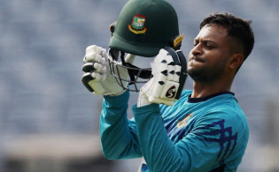 অবশেষে সাকিবের সঙ্গে দূরত্ব বাড়ছে কোচের