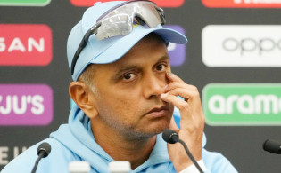 চার ম্যাচ জিতেও খুশি নয় রাহুল, তাহলে কি না খেলেই রেখে দিবে বিশ্বকাপ