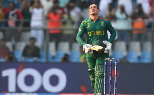 ১৭৪ করা ডি কককে ফেরালেন হাসান, দেখুন সর্বশেষ স্কোর