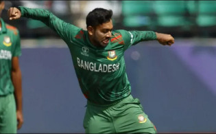 আউট আউট আউটঃ আবারও উইকেট হারালো দঃ আফ্রিকা, দেখুন সর্বশেষ স্কোর