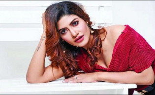 ‘ক্রিকেটারদের স্ত্রীরা আমাকে নিরাপদ মনে করে না, আমি নিঃসন্দেহে অনেক সুন্দরী’