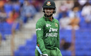 ছোটবেলার গুরুর শিক্ষাও কাজে লাগল না সাকিবের, দেখুন সর্বশেষ স্কোর