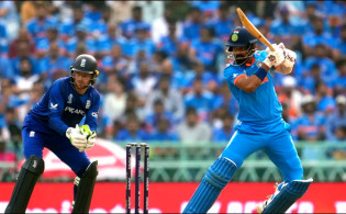 ২০ ওভার শেষে দেখে দিন ভারতের সর্বশেষ স্কোর