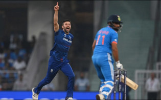 ভারতকে স্বল্প রানে আটকে দিল ইংলিশ বাহিনি