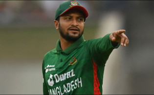 লজ্জার পরাজয়ের পর তামিমের অনুসারীদের দিকে আঙুল তাক সাকিবের