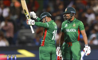 যেখানে অসহায় বাংলাদেশের ব্যাটিং