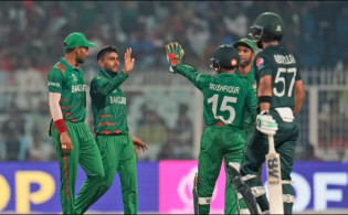 ঘুরে দাঁড়াতে পারল না কপাল পোড়া বাংলাদেশ