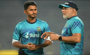 বিশ্বকাপে টানা ব্যর্থতায় তামিম, ক্যারিয়ারই যেন শেষের পথে